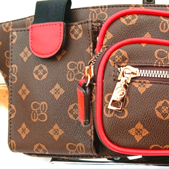 The SHOW STOPPER Fanny Pack - Picture 2 of 16